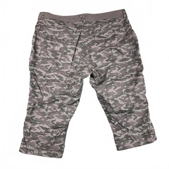 Lee Riders Womens Size 22W Midrise Capri Pants Gray Camouflage Print - Picture 2 of 8